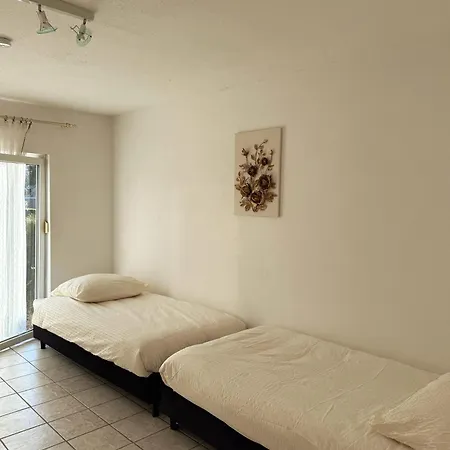 Komfortables Bis Zu 12 Personen I Sauna & Garten I Messe I Handwerker Monteurzimmer