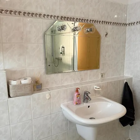 Ganzes Haus I 4 Schlafzimmer Fuer Bis Zu 12 Gaeste I Sauna & Garten I Naehe Messe