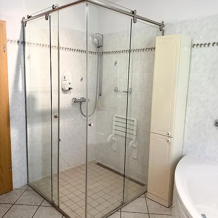 Ganzes Haus I 4 Schlafzimmer Fuer Bis Zu 12 Gaeste I Sauna & Garten I Naehe Messe