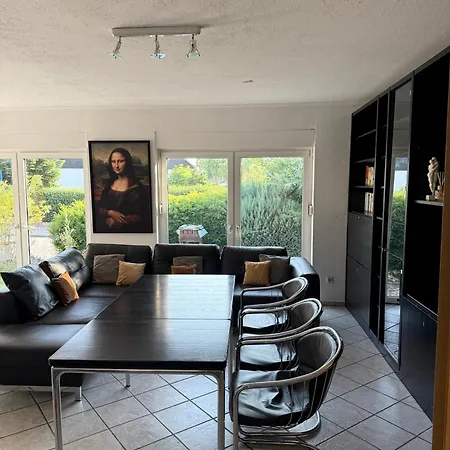 Ganzes Haus I 4 Schlafzimmer Fuer Bis Zu 12 Gaeste I Sauna & Garten I Naehe Messe Apartman