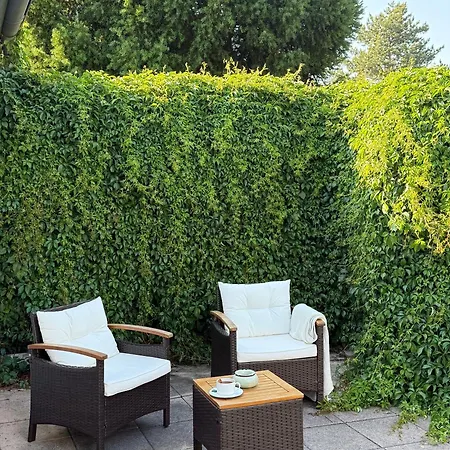 Apartman Ganzes Haus I 4 Schlafzimmer Fuer Bis Zu 12 Gaeste I Sauna & Garten I Naehe Messe *